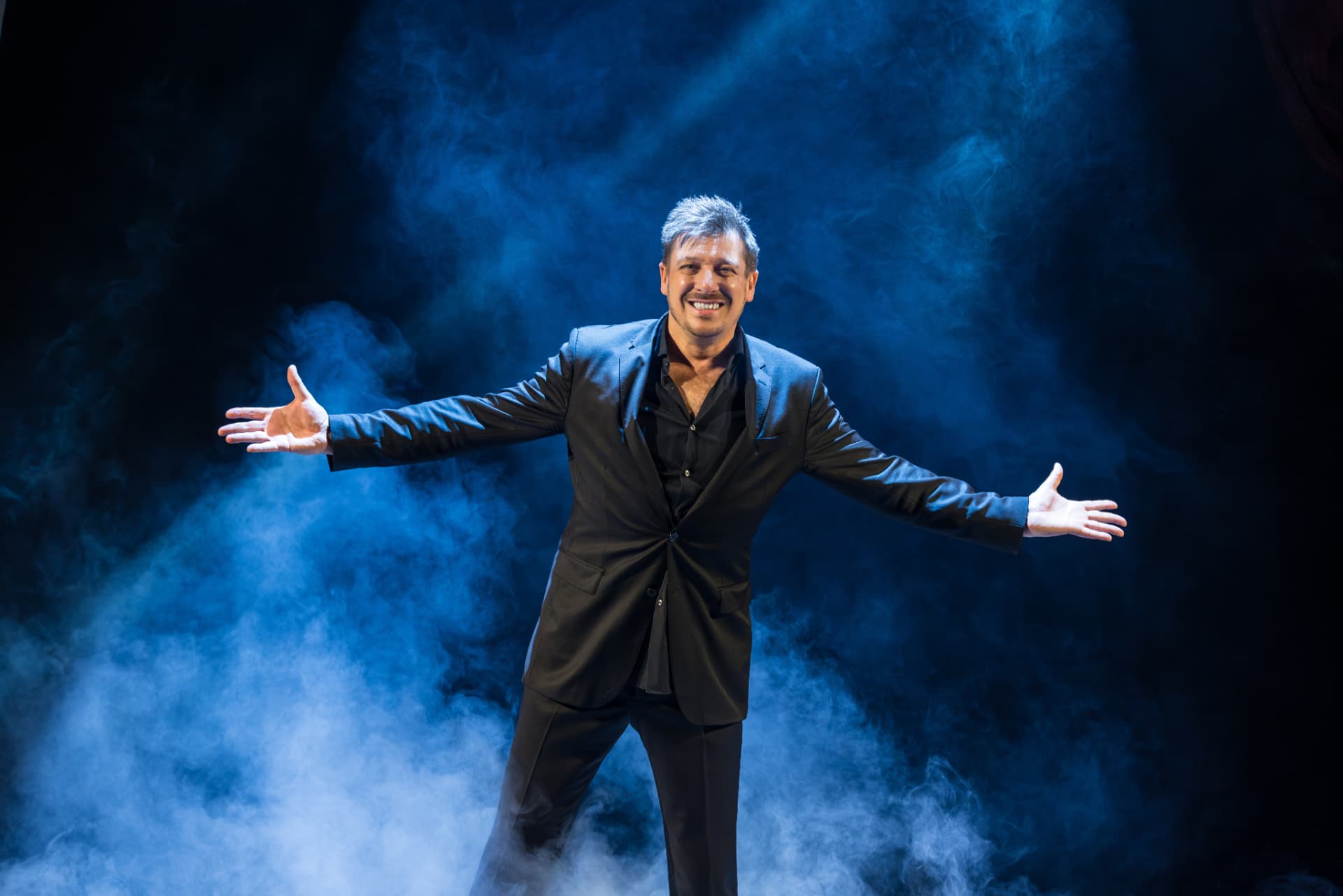 Jamie Allan greeting the audience on stage