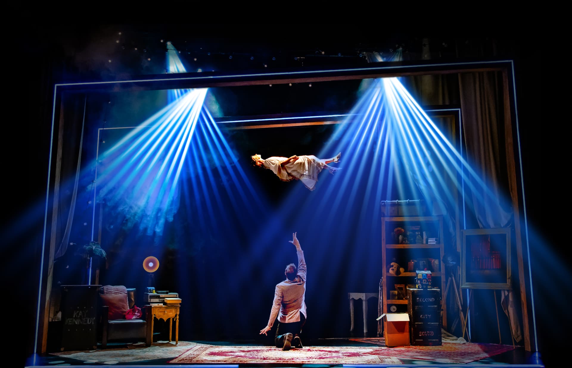 Levitation under two beams of blue light